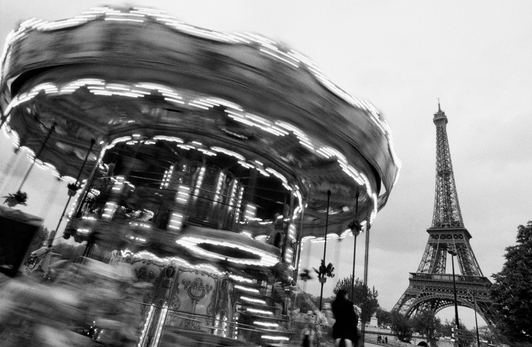 Ferris-Wheel-and-Eiffel-Tower_clean